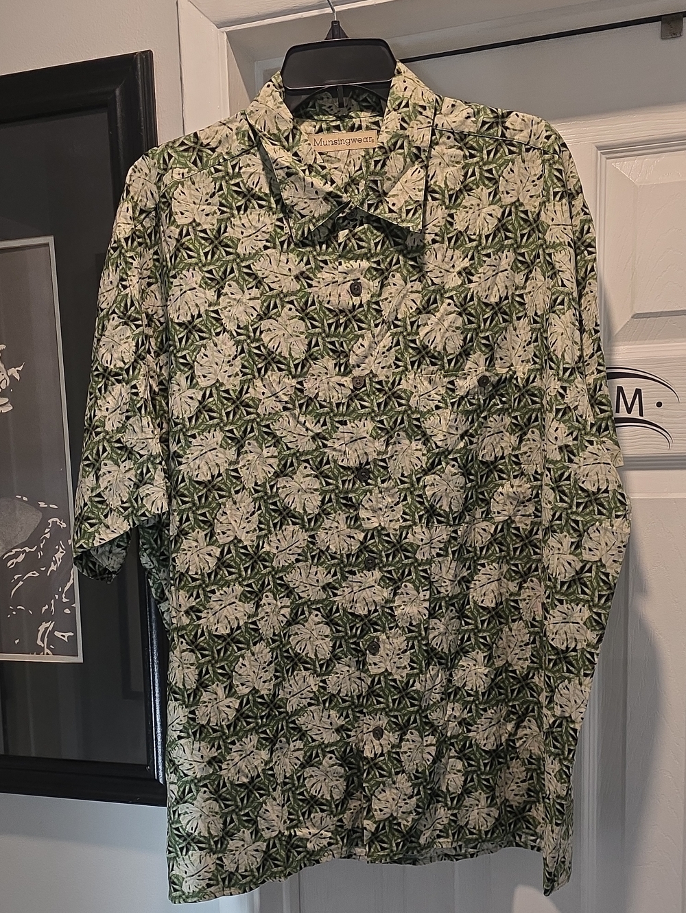 Munsingwear Men's Green Flora Button Downl Shirt